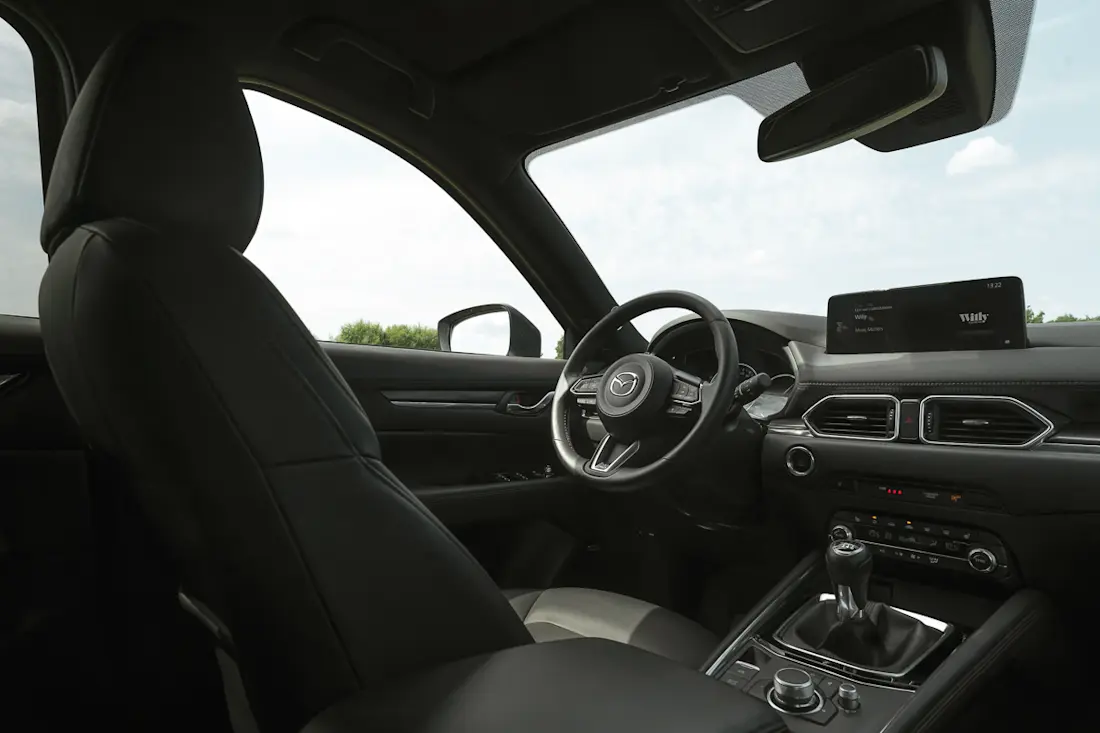 Mazda CX-5 (2022) dashboard