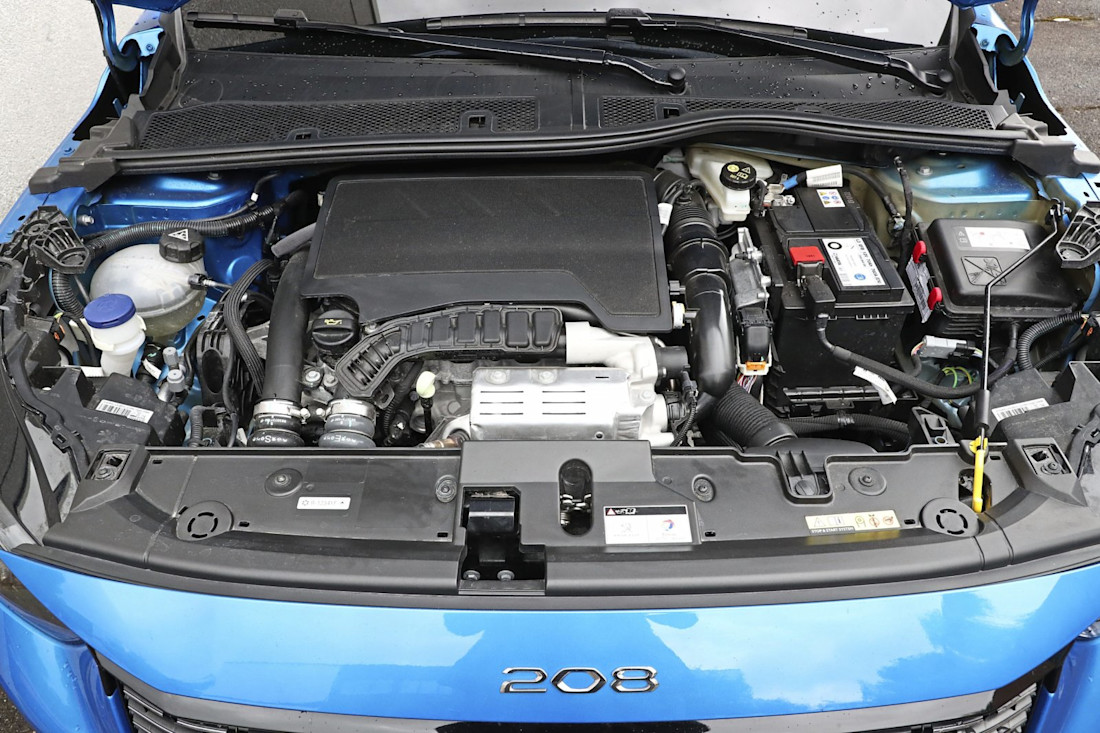 peugeot-208-peugeot-308-2022-2.jpg