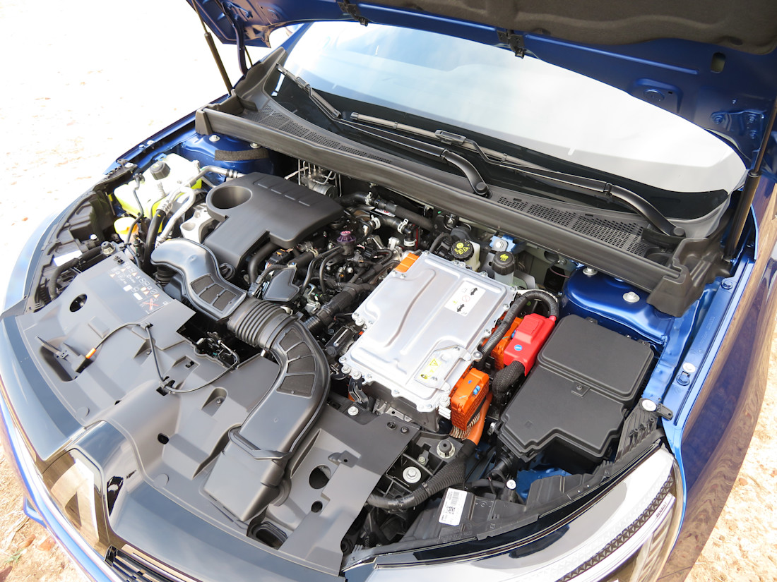 FT_10_renault_megane_hibrido_motor_2.JPG