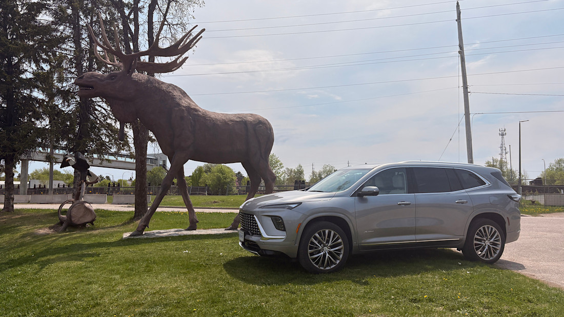 2026 Buick Enclace-GM Super Cruise-JL13.jpg