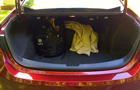 Editorial 14 pb 2016 chevrolet malibu hybrid