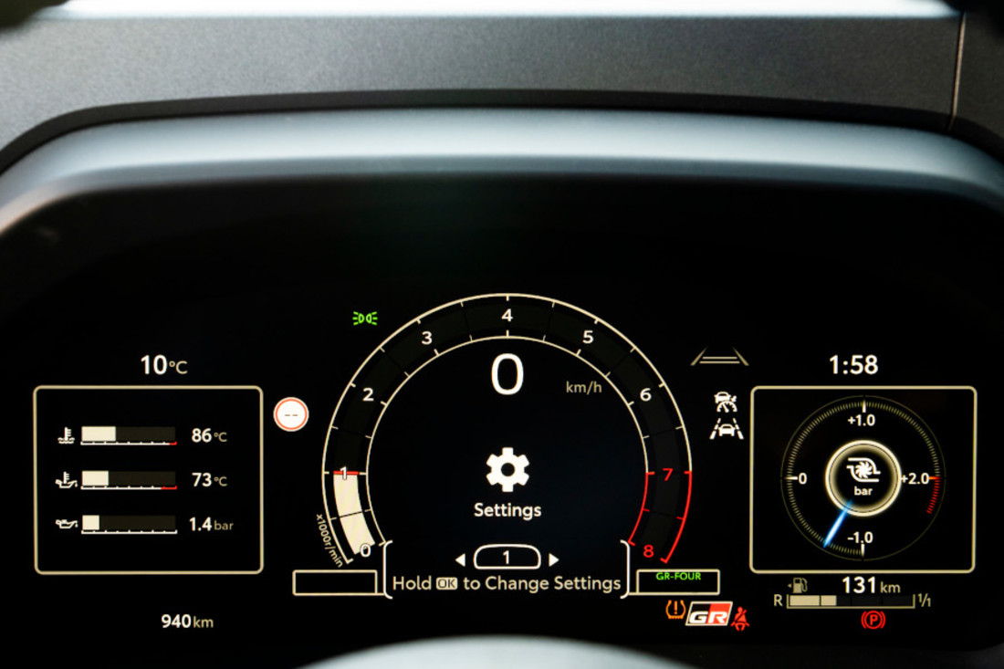 interior-toyota-gr-yaris-2024 (2).jpg