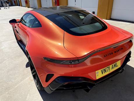 Editorial 2025 aston martin vantage mb 13