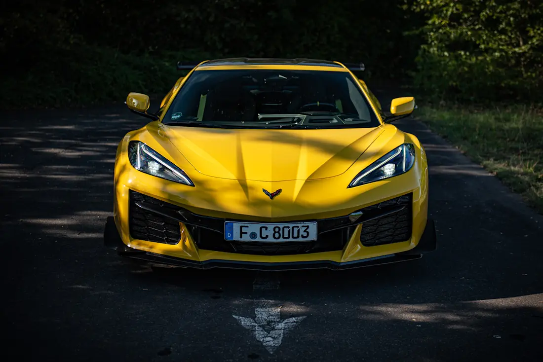 corvette-c8-z06-front