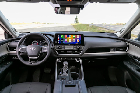 Editorial 2024 toyota grand highlander limited awd td 231019 17 jw