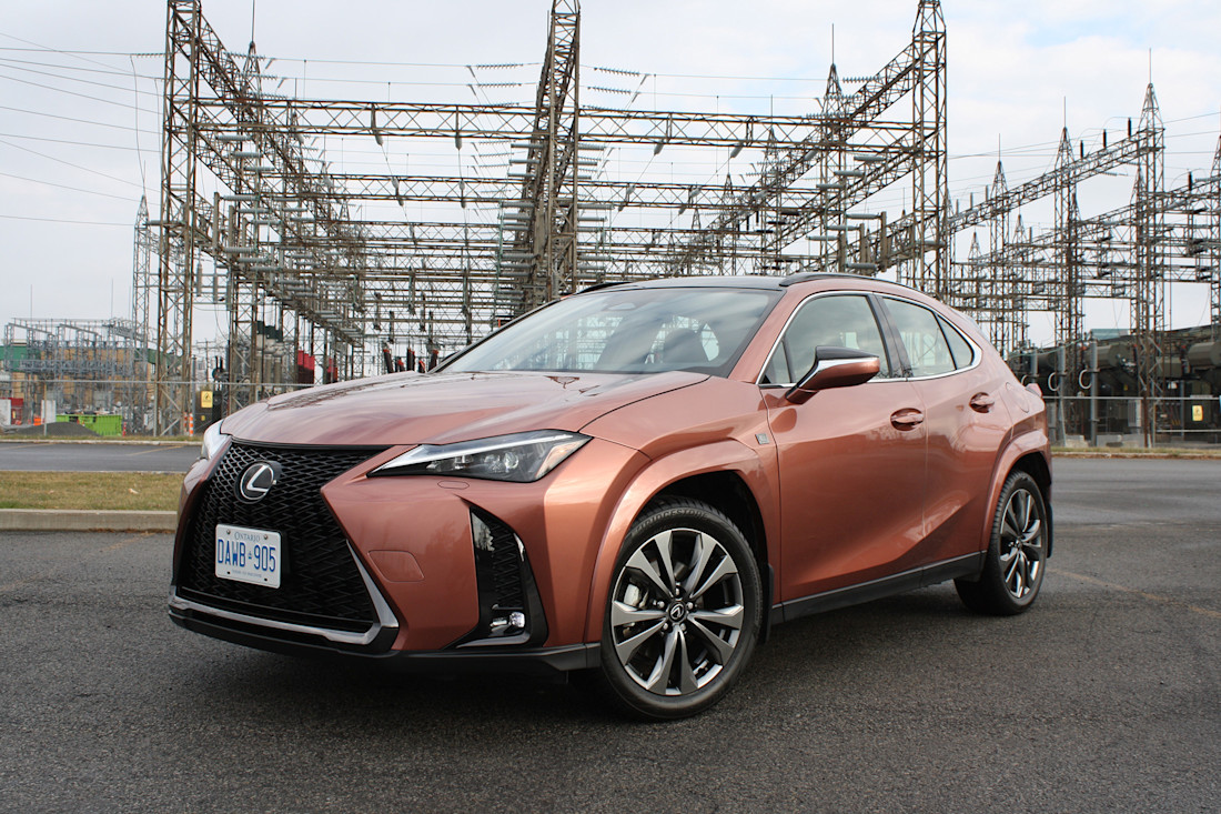 Lexus UX 300h 2025 : essai routier