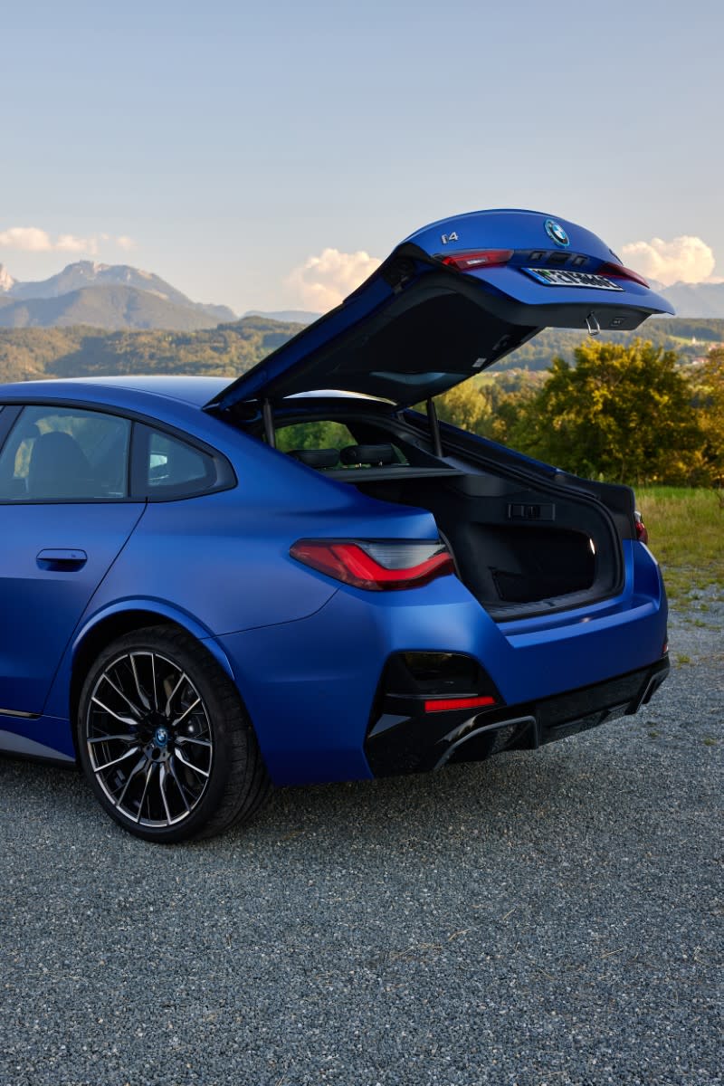 P90439366_highRes_bmw-i4-m50-9-2021