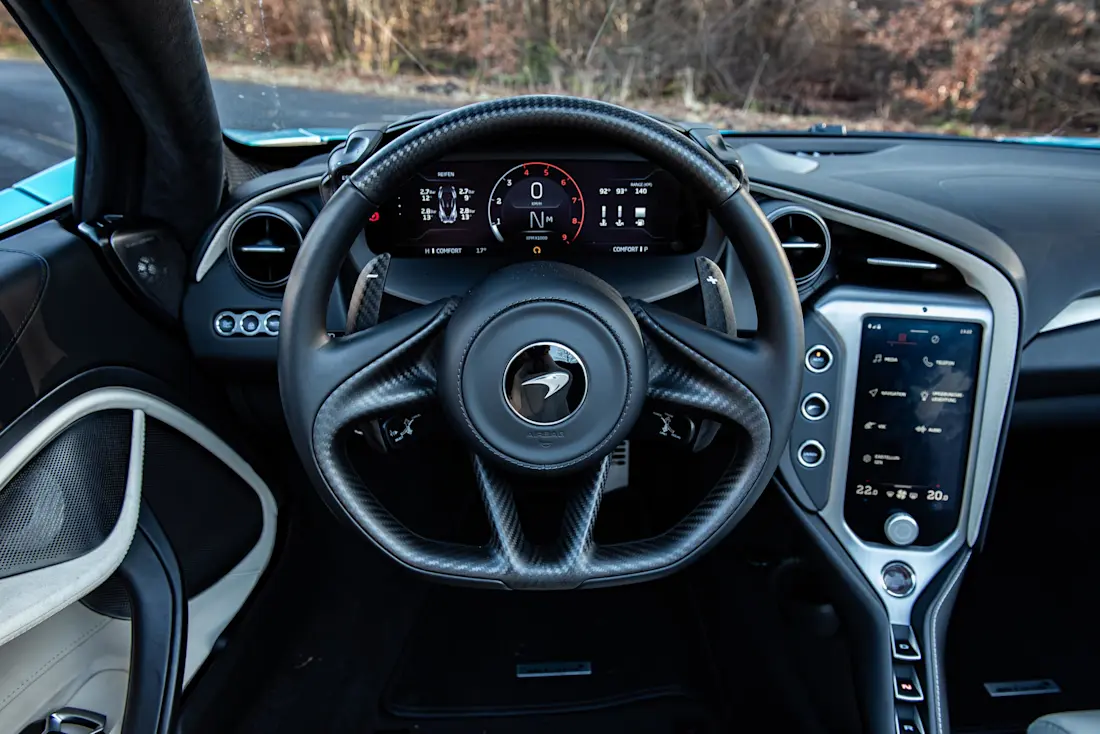 mclaren-750s-spider-2026-cockpit