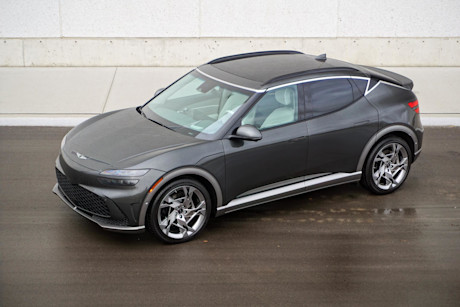 Editorial 2024 genesis gv60 performance awd td 231128 03 di