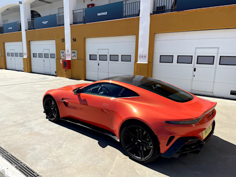 Editorial 2025 aston martin vantage mb 9