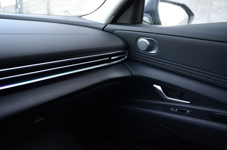 Hyundai Elantra 2024 : essai routier Body Image