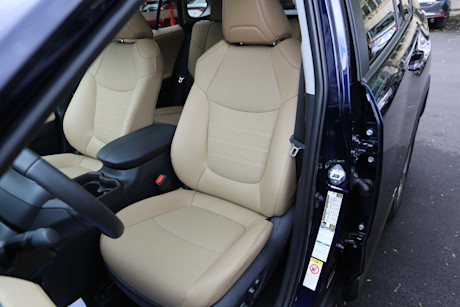 Editorial 2019 toyota rav4 hybrid limited 05 ts