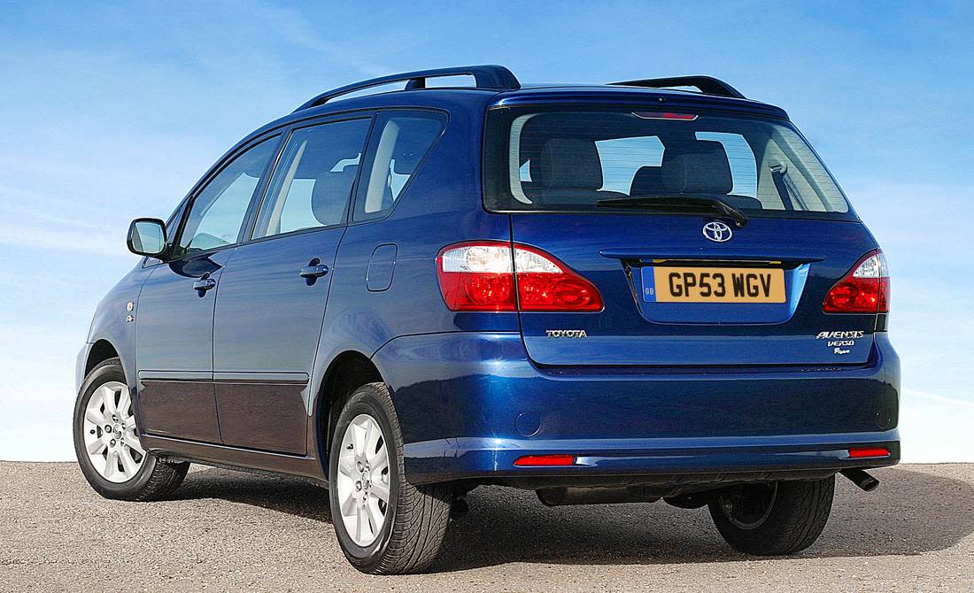 13xCqLg8NIsQbv1qwXT1D9-3ba395217890363a0c1ee4a0c012e619-toyota-avensis-verso-back-1100