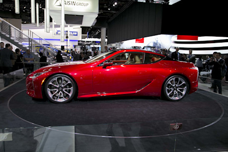 Editorial 06b jw 2017 lexus lc 500