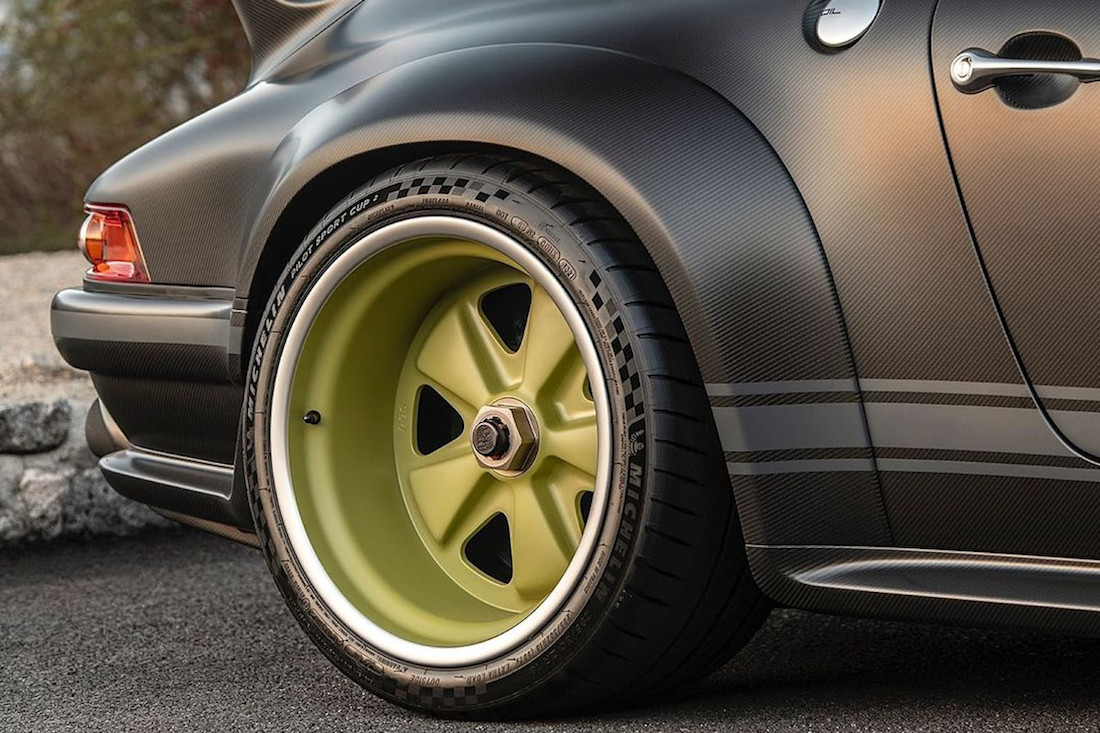 Porsche-911-964-singer-naples-commission (31).jpg