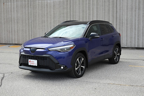 Editorial 2025 toyota corolla cross hybrid xse td jm 250506 8