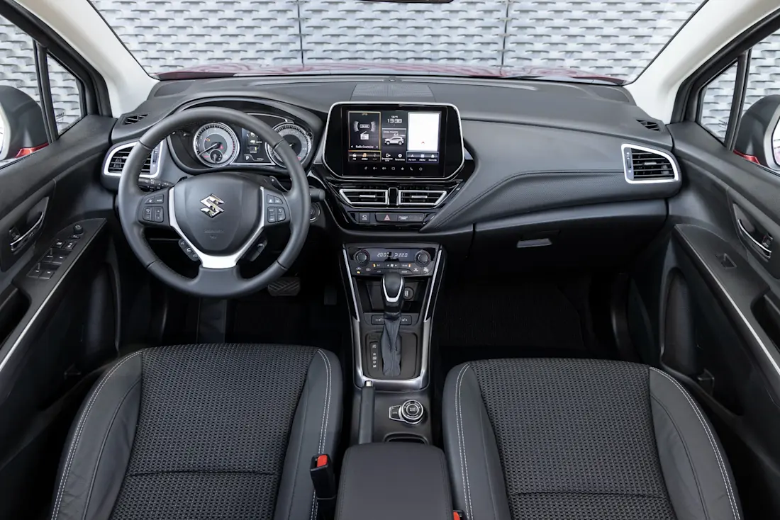 suzuki s-cross full hybrid 17