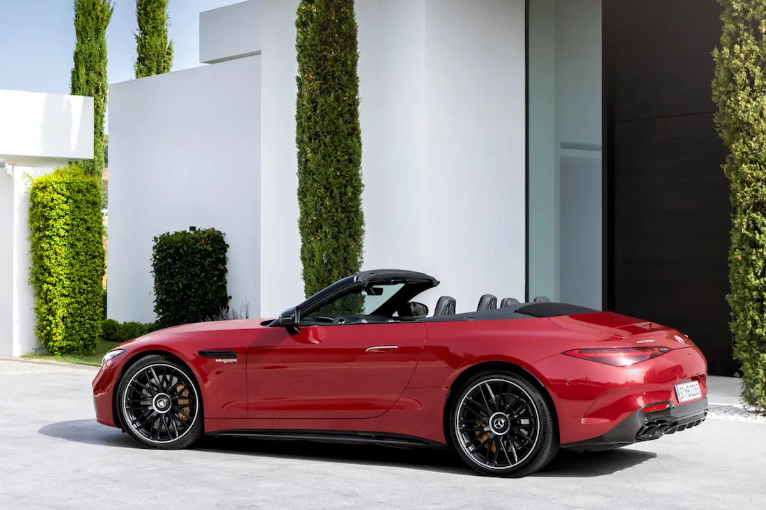 Mercedes-AMG SL (2022) statisch, achteraanzicht Mercedes-AMG SL (2022) statisch, achteraanzicht