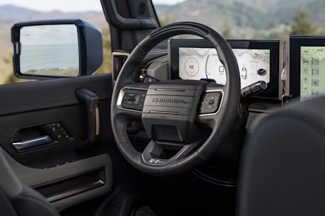 Editorial 2024 gmc hummer ev suv 240312 18 gmc
