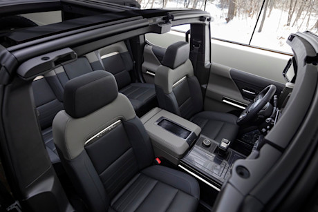 Editorial 2024 gmc hummer ev suv 240312 14 gmc