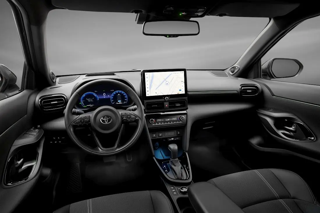 2023-yaris-cross-int-001 2023-yaris-cross-int-001