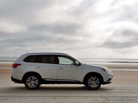 Editorial 14 jb 2016 mitsubishi outlander disney road trip