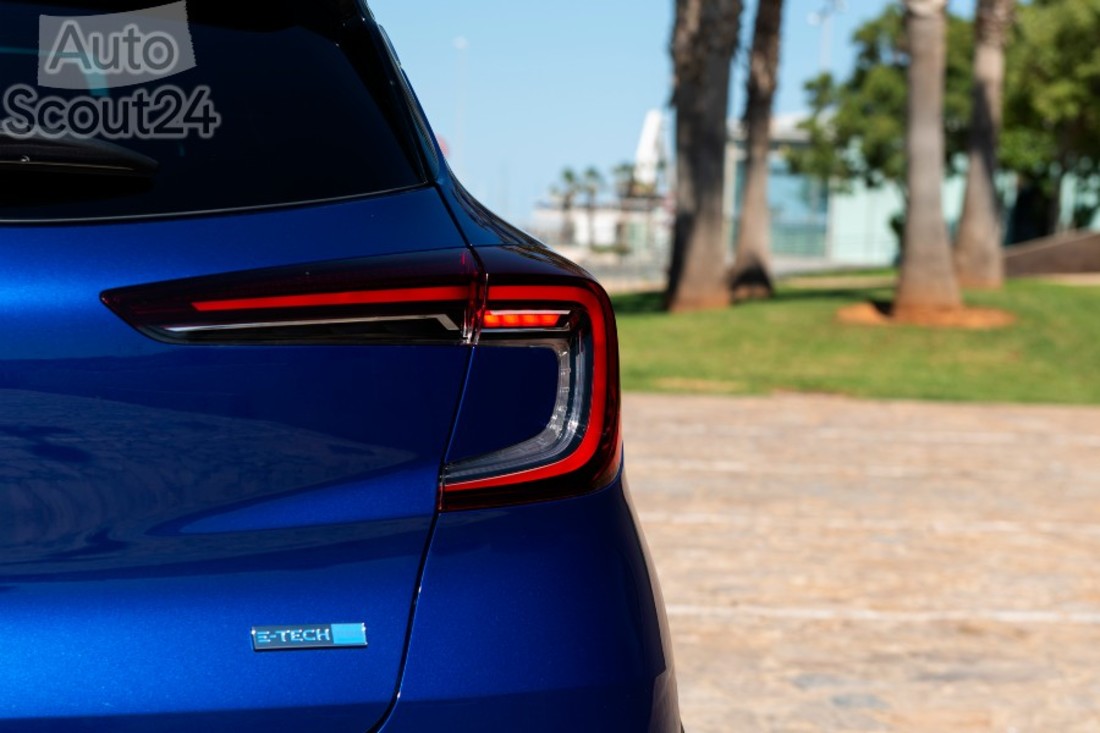 RENAULT_CAPTUR_e-TECH_HYBRID_085 (1).jpg