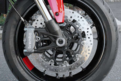14 ducati-monster-2026-vorderrad