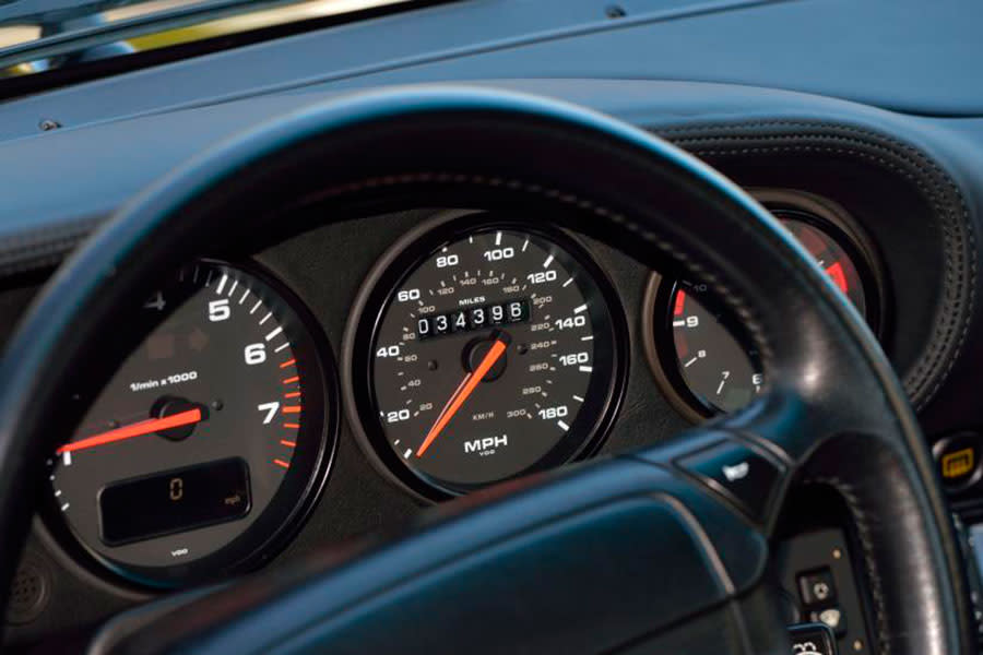 FL22_Mecum-Kissimmee-2022_1994-Porsche-911-Turbo_Odometer.jpg