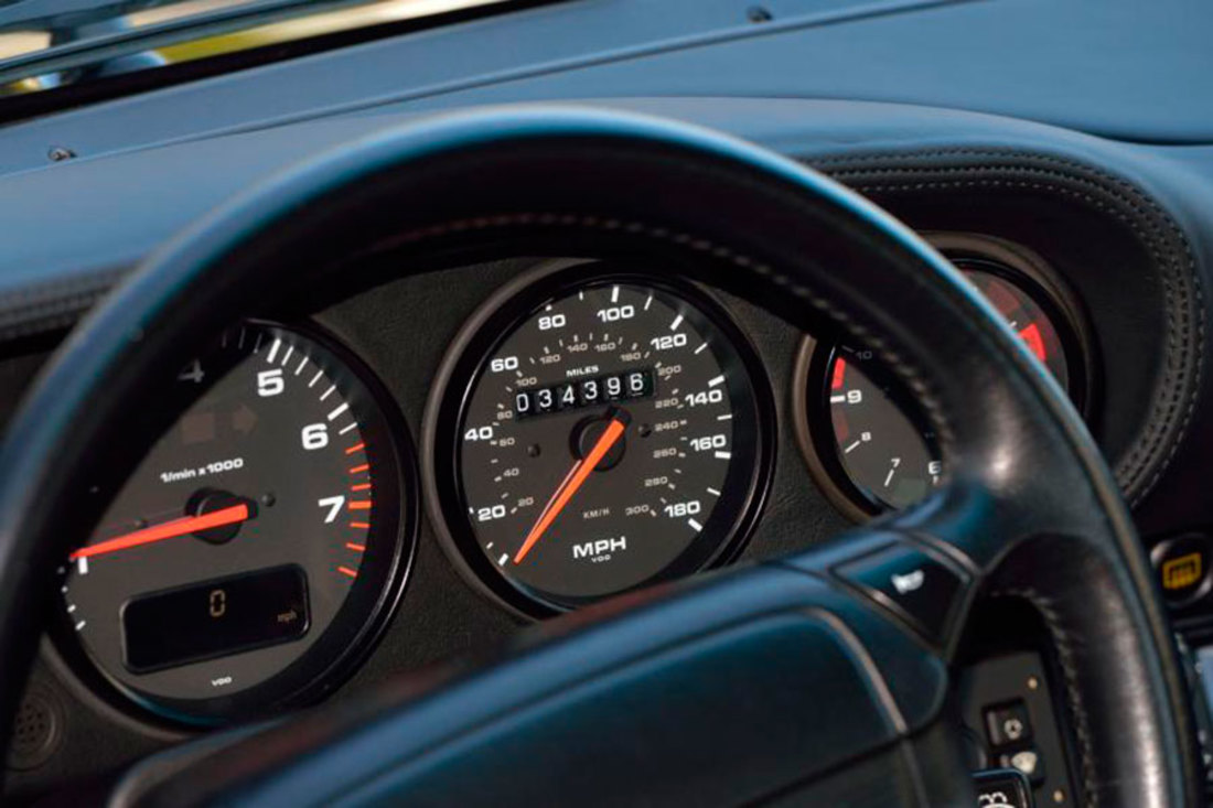 FL22_Mecum-Kissimmee-2022_1994-Porsche-911-Turbo_Odometer.jpg