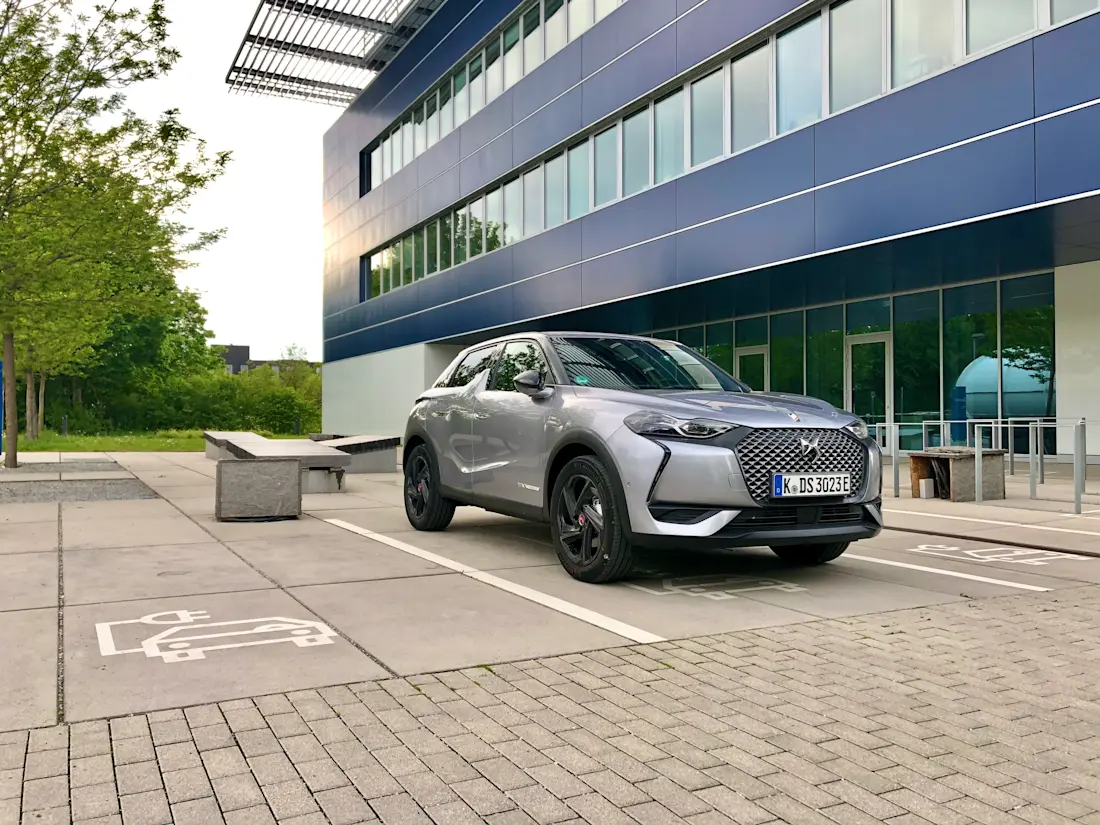 DS3 Crossback E-Tense 2020 Front E Parkplatz