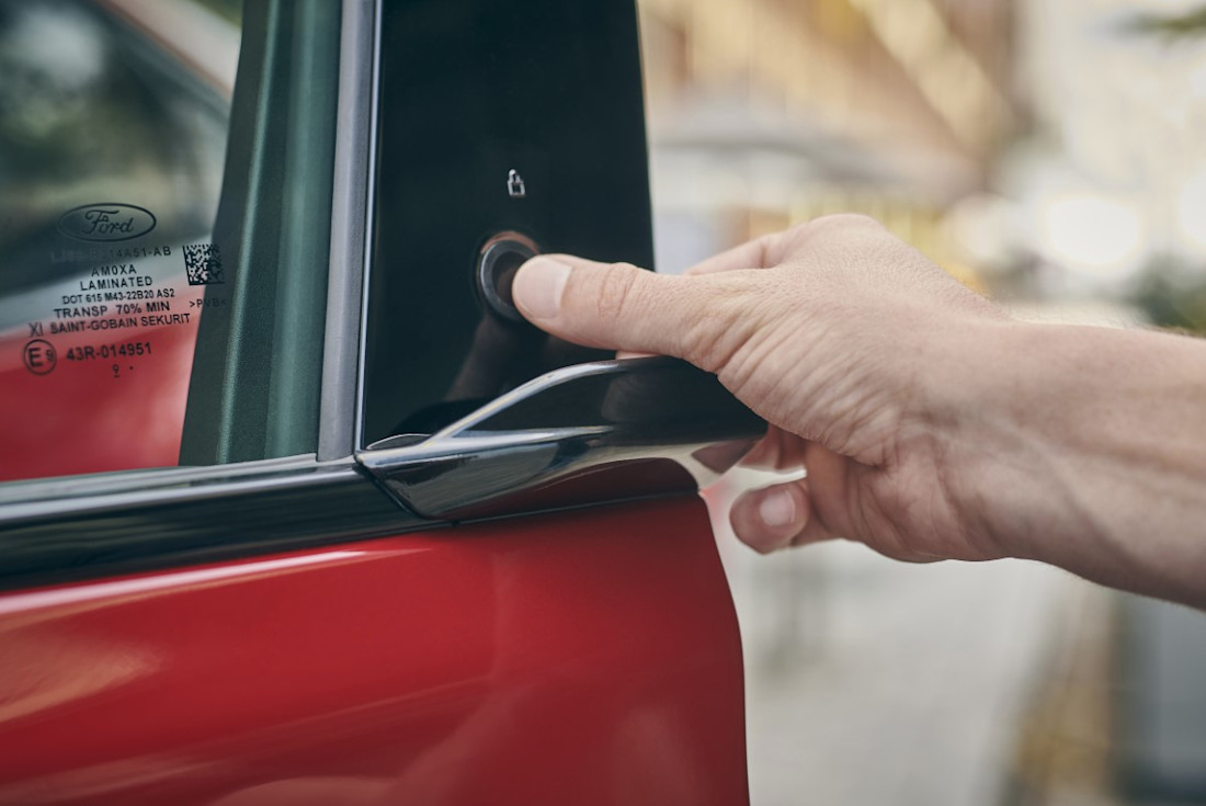 2020_FORD_MACH-E_AWD_40