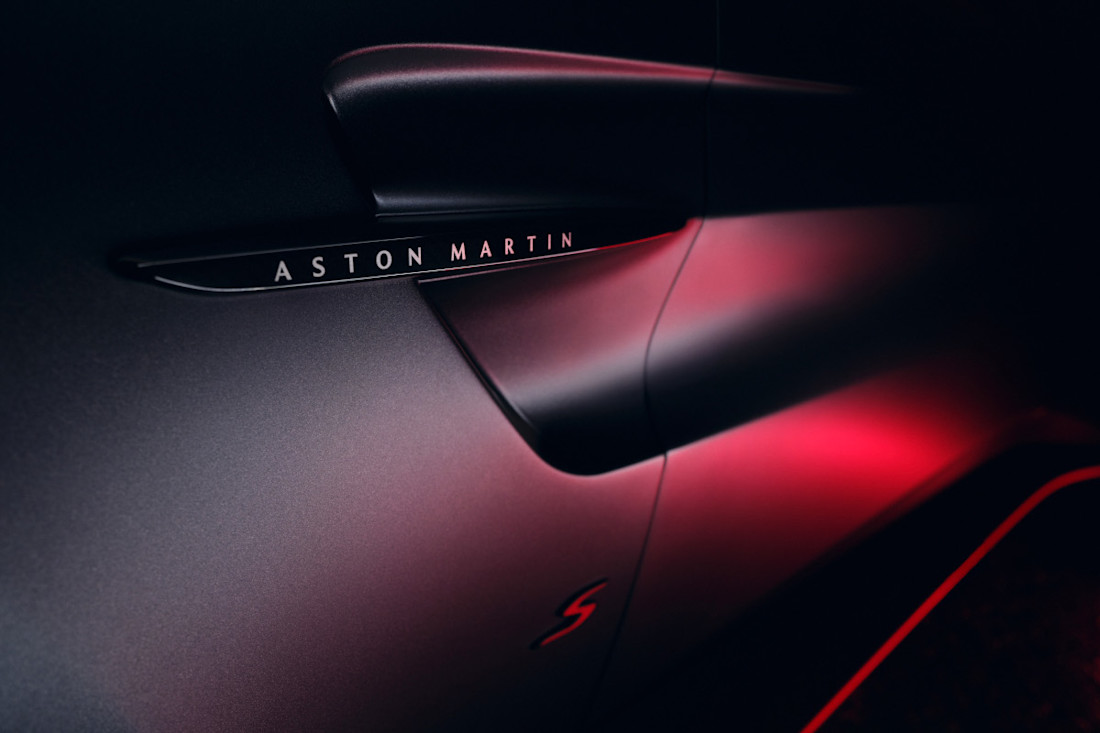 Aston-Martin-vantage-S-2025 (17).jpg