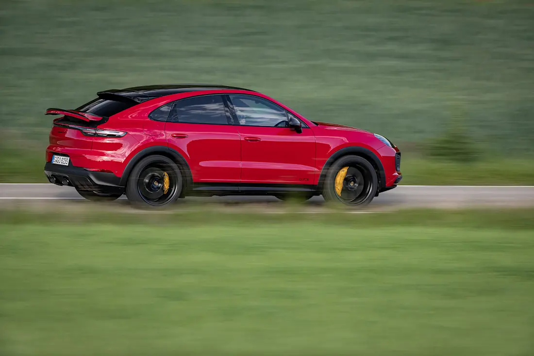 Porsche-Cayenne-GTS-Coupe-2020-Side-Dynamic Porsche-Cayenne-GTS-Coupe-2020-Side-Dynamic