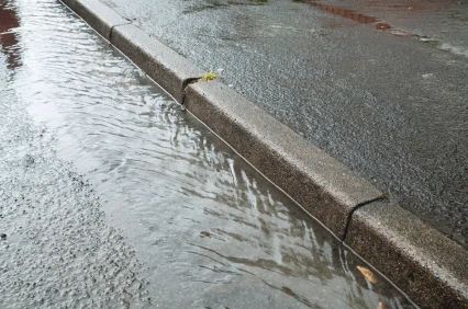 Wasser auf der Straße