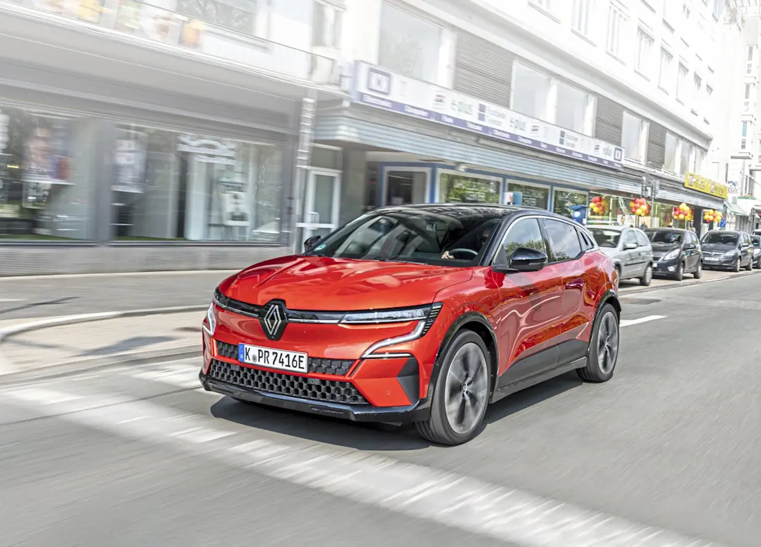 cupra-born-renault-megane-e-tech-electric-2022-3 cupra-born-renault-megane-e-tech-electric-2022-3