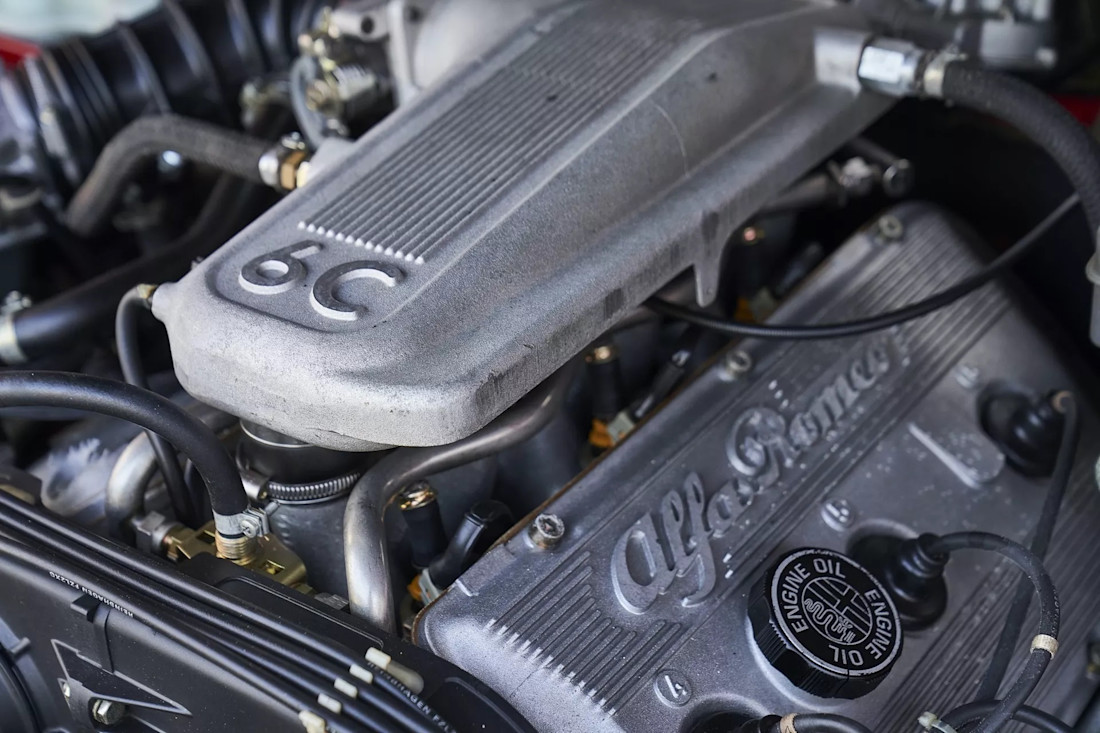 Alfa-Romeo-SZ-Trofeo-motor.jpg