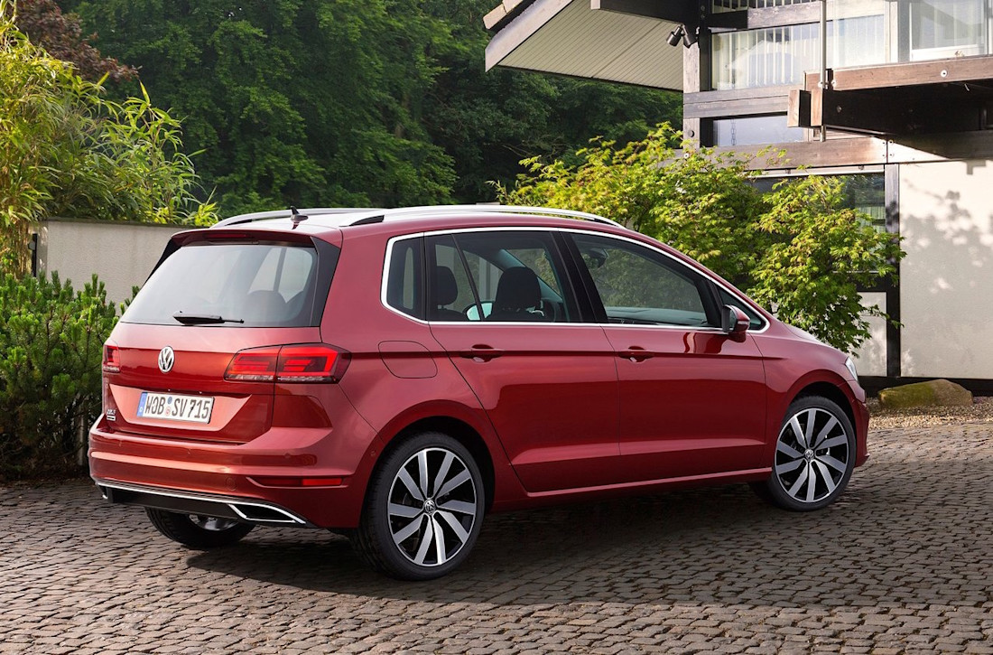 volkswagen-golf-sportsvan-back