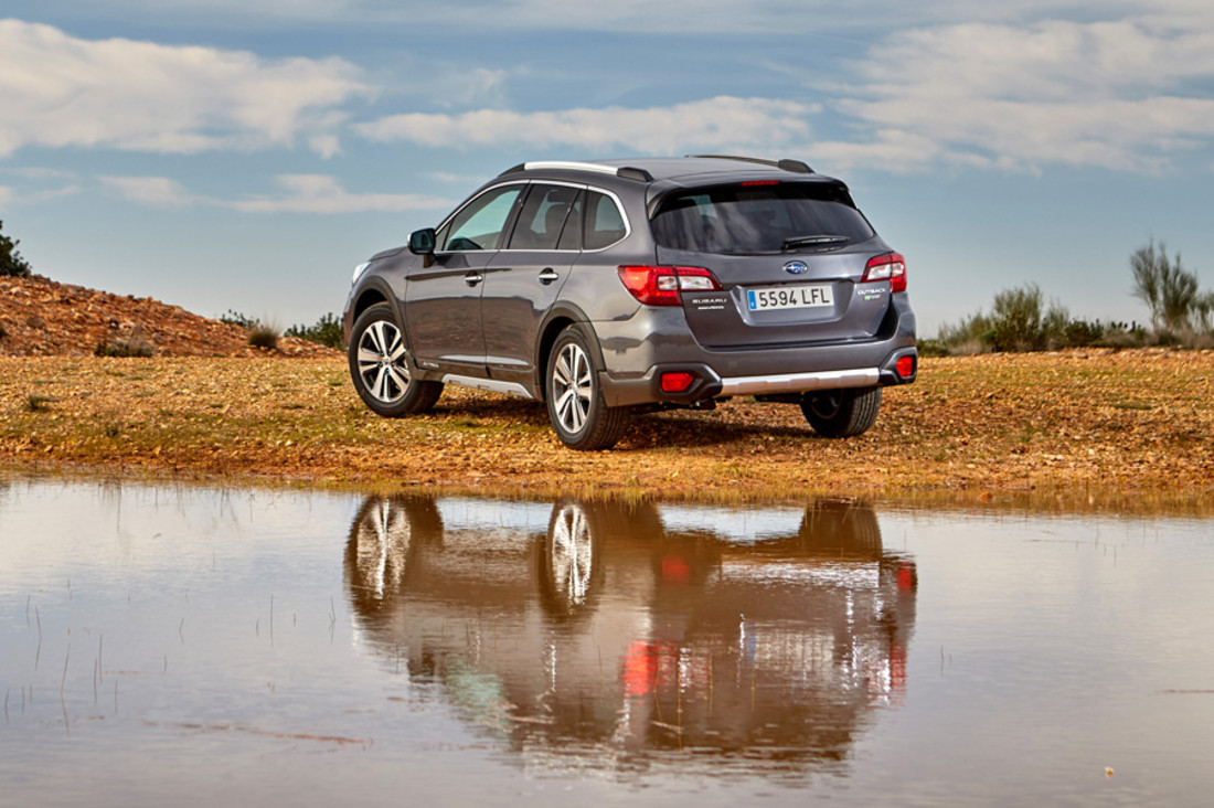 Subaru Outback Silver Edition (26).jpg