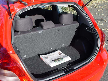 Editorial 2006 toyota yaris ce 2dr gw 04