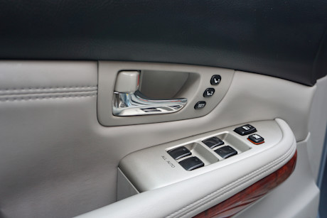 Editorial 2025 lexus rx vs 2005 lexus rx comp di 250304 22