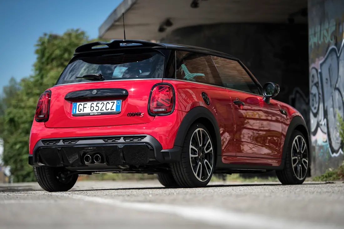 P90422404 highRes mini-cooper-s-3-port