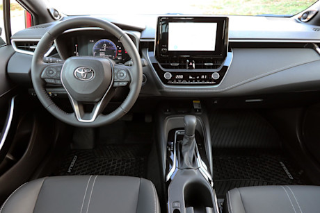 Editorial 2024 toyota corolla hatchback xse td 240115 16 jm