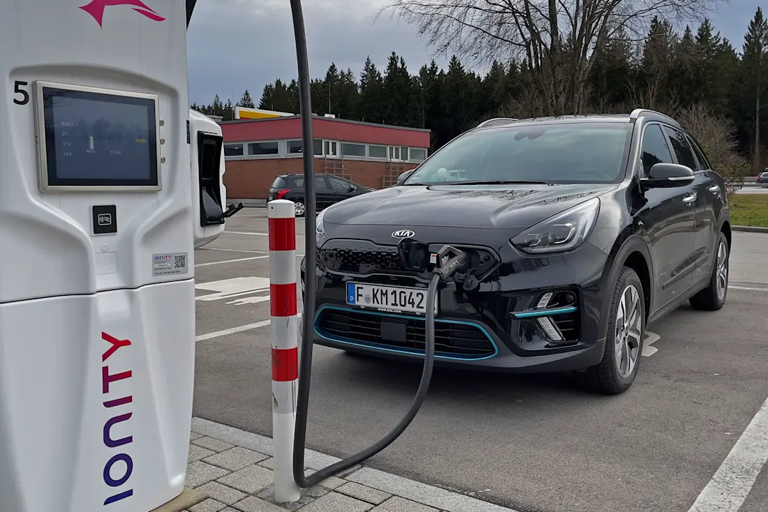 Kia-e-Niro-64-kWh-Charging Kia-e-Niro-64-kWh-Charging