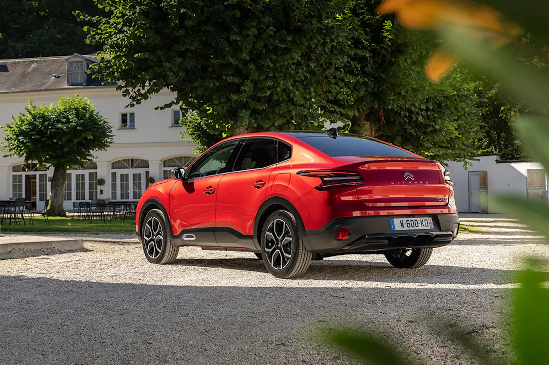 Citroën Ë-C4 X (2023) static, rear view Citroën Ë-C4 X (2023) static, rear view