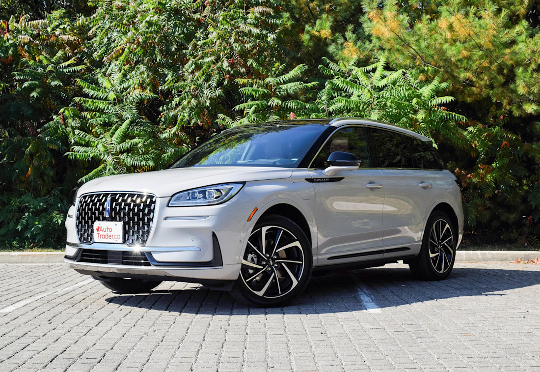 Editorial 2024 lincoln corsair grand touring awd td 240126 03 sha