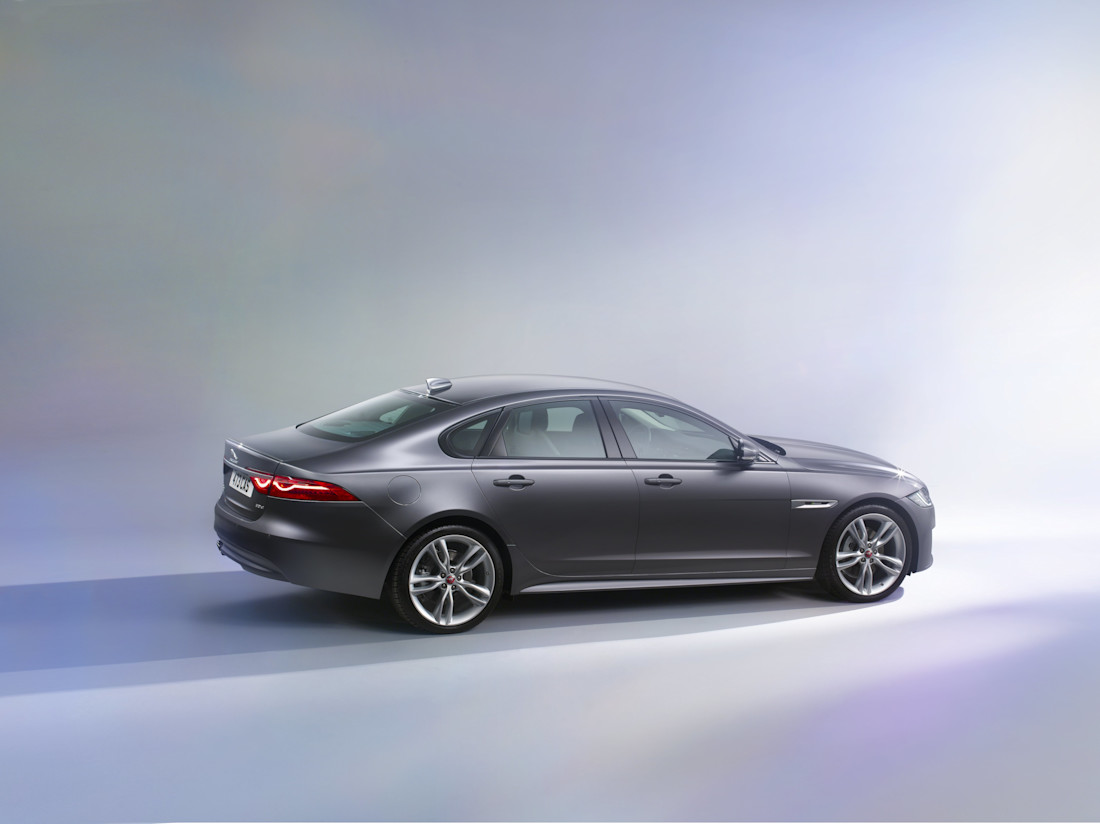 jaguar-xf-side