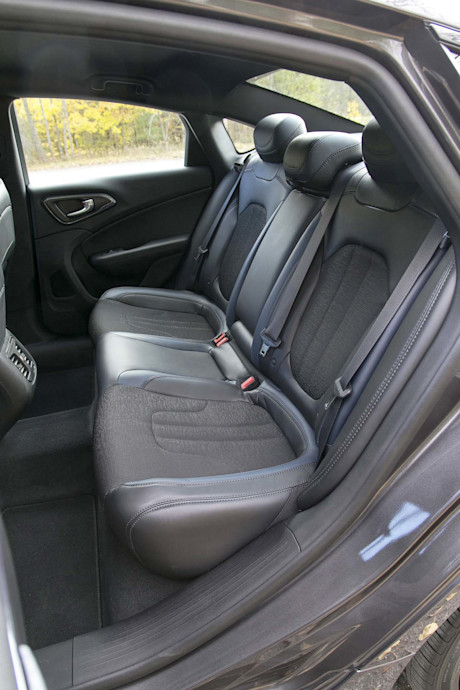 Editorial 2016 chrysler 200s awd jw 10