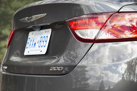 Editorial 2016 chrysler 200s awd jw 08