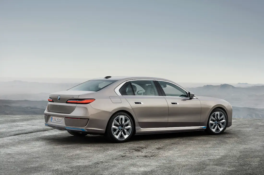 BMW 7 Reeks (2022) statisch, achteraanzicht BMW 7 Reeks (2022) statisch, achteraanzicht